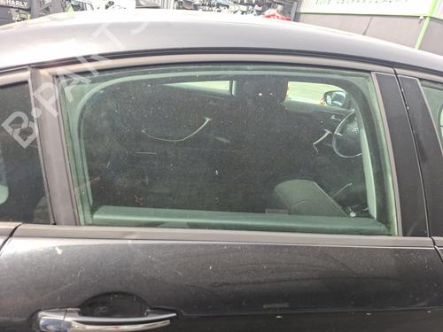 Used Rear right door window Rear right door window 37229733 37229733