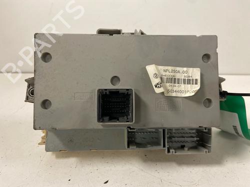 Used Fuse box Fuse box 39256187 39256187