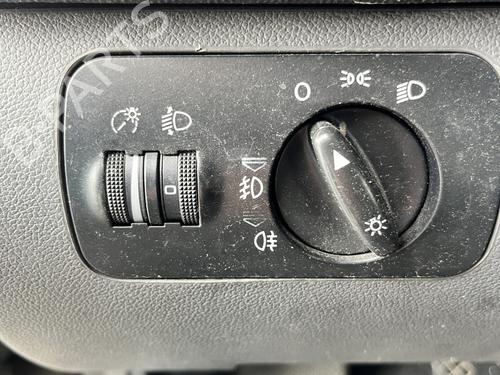 switch-seat-leon-1m1-1999-2000-2001-2002-2003-2004-2005-2006-34705742 main image