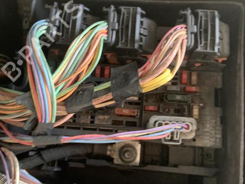 Used Fuse box Fuse box 35913475 35913475