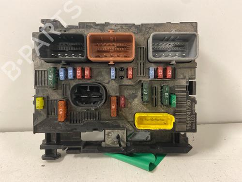 Used Fuse box Fuse box 38941100 38941100