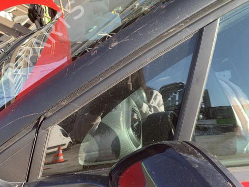 front-left-quarter-glass-citroen-c3-iii-sx-2016-33837334 main image