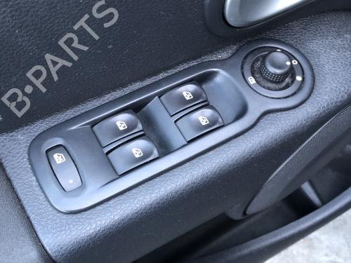 Used Left front window switch Left front window switch RENAULT MODUS / GRAND MODUS (F/JP0_) 1.6 (JP03, JP0B, JP0U, JP0Y, JP1G) (112 hp) 36578832 36578832