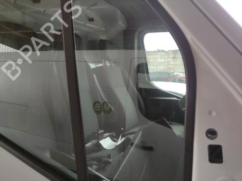 front-right-quarter-glass-renault-master-iii-van-fv-2010-33596867 main image