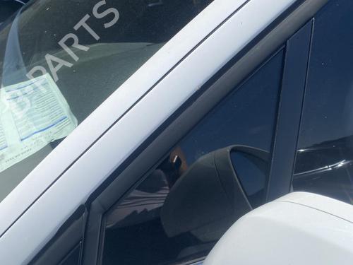 front-left-quarter-glass-citroen-c5-iii-break-rw_-2008-2009-2010-2011-2012-2013-2014-2015-2016-2017-36816880 main image