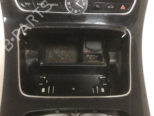 middle-console-mercedes-benz-e-class-w213-2016-33598770 main image