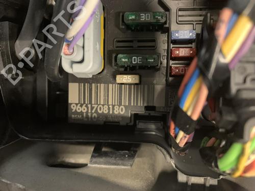Used Fuse box Fuse box 35914473 35914473