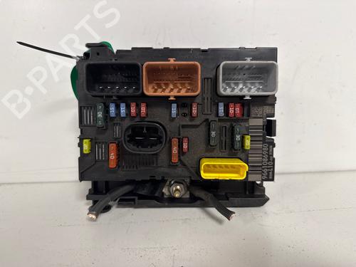 Used Fuse box Fuse box 37229549 37229549