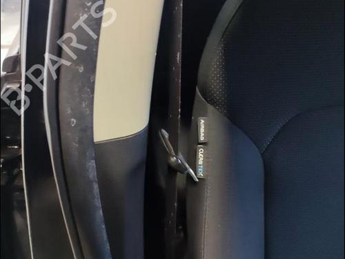 front-right-seatbelt-kia-carens-iv-2013-33582953 main image
