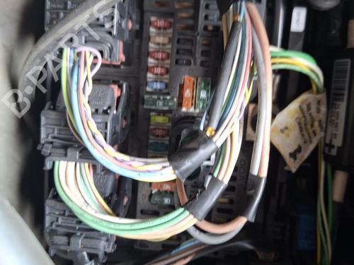 Used Fuse box Fuse box 37474976 37474976