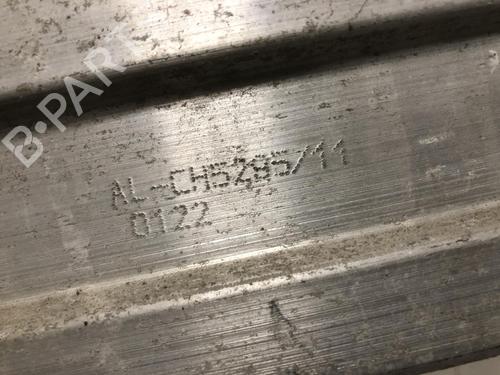 Used Front bumper reinforcement Front bumper reinforcement 37474878 37474878