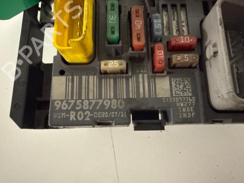 Used Fuse box Fuse box 38426846 38426846