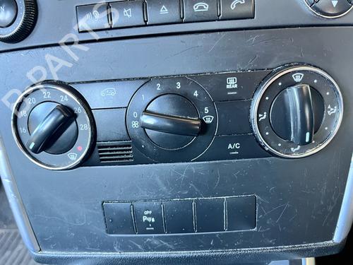 Used Climate control Climate control MERCEDES-BENZ B-CLASS Sports Tourer (W245) B 180 CDI (245.207) (109 hp) 35915918 35915918
