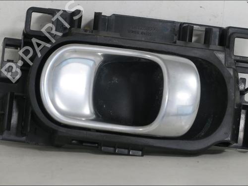 Maneta interior trasera derecha Maneta interior trasera derecha CITROËN C3 III (SX) 1.2 VTi 82 (82 hp) 33996673 33996673