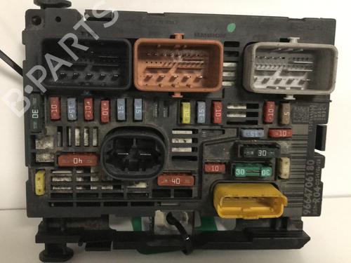 Used Fuse box Fuse box PEUGEOT 308 I (4A_, 4C_) 1.6 HDi (109 hp) 33599419 33599419
