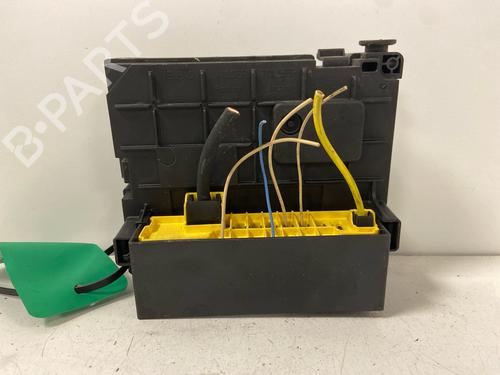 Used Fuse box Fuse box 38309704 38309704