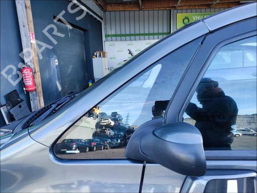 front-left-quarter-glass-peugeot-1007-km_-2005-33586484 main image