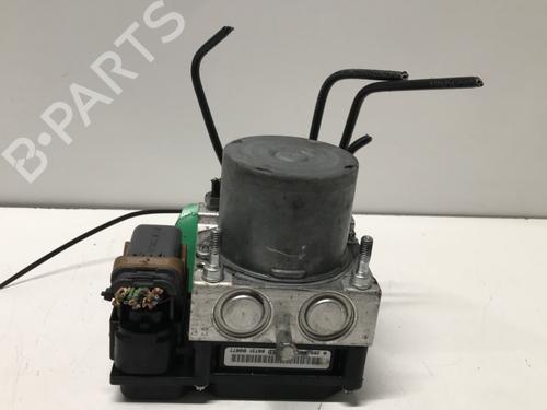 Used Fuse box Fuse box PEUGEOT PARTNER Box Body/MPV 1.6 HDi (75 hp) 33599868 33599868