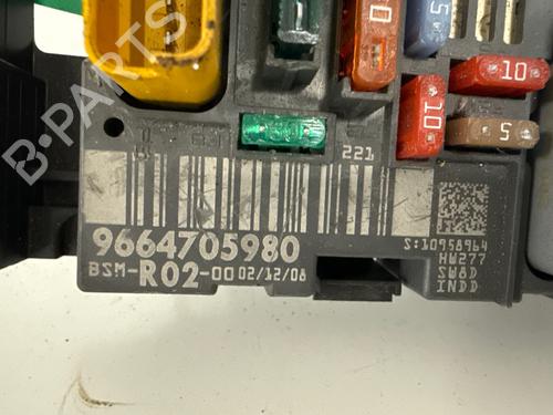 Used Fuse box Fuse box 36847064 36847064