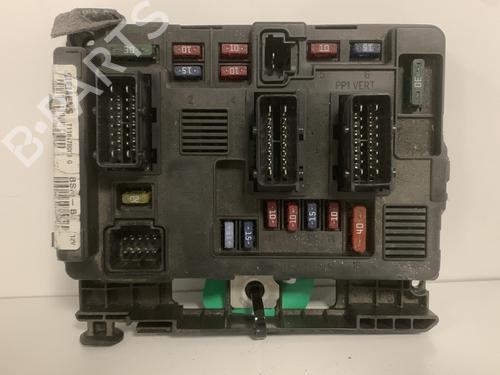Used Fuse box Fuse box 33592983 33592983