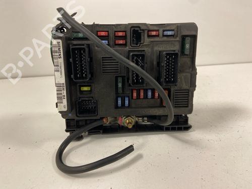 Used Fuse box Fuse box 38605183 38605183