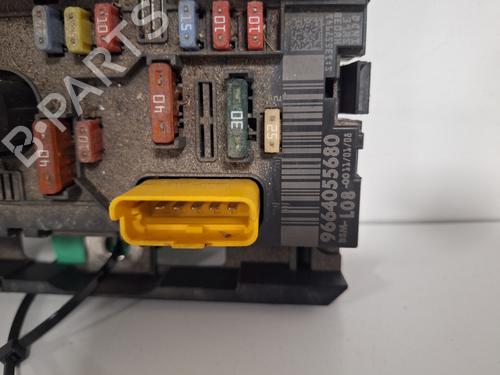 Used Fuse box Fuse box 36371631 36371631