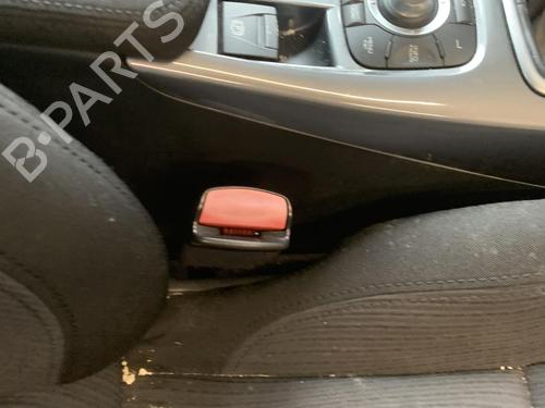 Engache cinturón Engache cinturón RENAULT LAGUNA III (BT0/1) 1.5 dCi (BT00, BT0A, BT0T, BT1J) (110 hp) 33748955 33748955