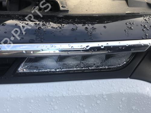 Used Left daytime light Left daytime light 36579996 36579996
