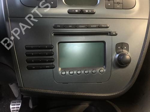 Used Radio Radio SEAT LEON (1P1) 2.0 TFSI (240 hp) 35913140 35913140