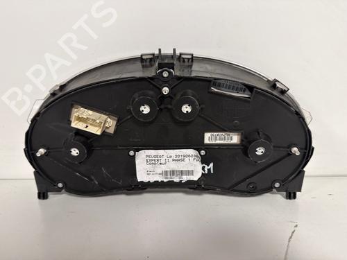 Used Instrument cluster Instrument cluster 33572054 33572054