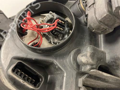 Used Right headlight Right headlight 39256184 39256184