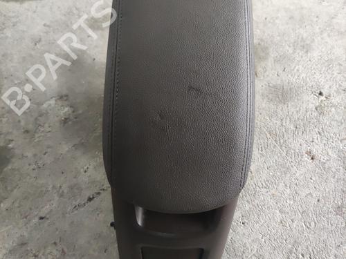 Used Armrest / Center console Armrest / Center console OPEL MERIVA B MPV (S10) 1.7 CDTI (75) (110 hp) 35912705 35912705