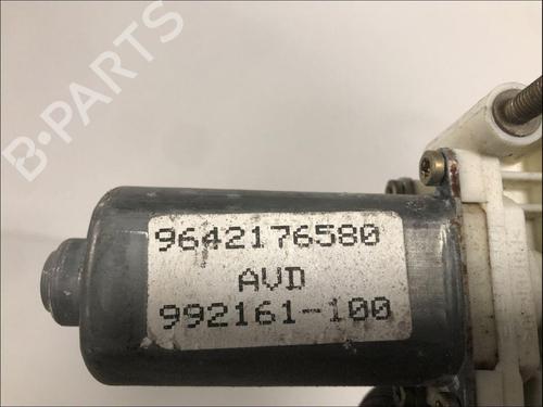 Used Front right window mechanism Front right window mechanism PEUGEOT 406 (8B) 2.2 HDi (133 hp) 33582668 33582668