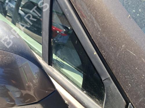 front-right-quarter-glass-renault-scenic-iii-jz01_-2008-2009-2010-2011-2012-2013-2014-2015-2016-37256174 main image