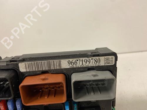 Used Fuse box Fuse box 39256340 39256340