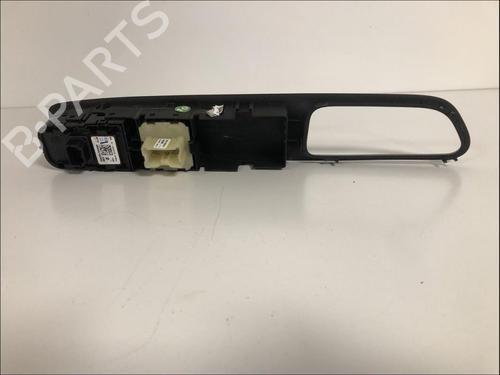 Used Left front window switch Left front window switch RENAULT CLIO IV (BH_) 1.2 16V (73 hp) 33588948 33588948