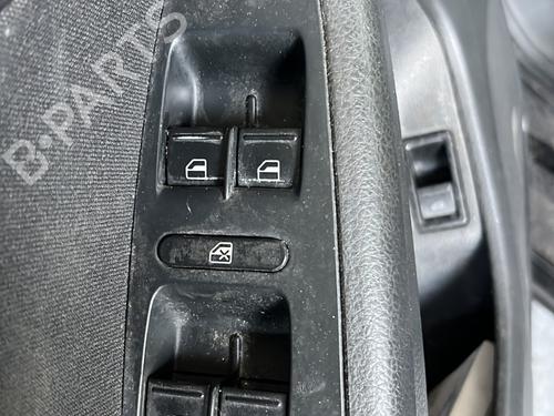 Pulsantiera anteriore sinistra Pulsantiera anteriore sinistra VW JETTA IV (162, 163, AV3, AV2) 2.0 TDI (110 hp) 35915388 35915388