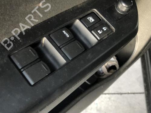 Used Left front window switch Left front window switch SUZUKI SWIFT IV (FZ, NZ) 1.3 DDiS (AZG413D, ZC02S, ZC92S) (75 hp) 36580343 36580343