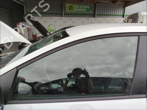 front-left-door-window-renault-megane-iii-hatchback-bz01_-b3_-2008-35909814 main image