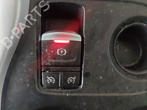 switch-renault-kadjar-ha_-hl_-2015-35910990 main image