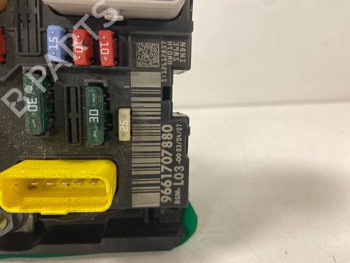 Used Fuse box Fuse box 38605191 38605191