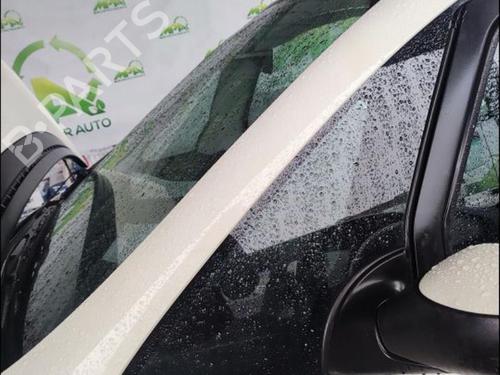 front-left-quarter-glass-peugeot-1007-km_-2005-33586483 main image