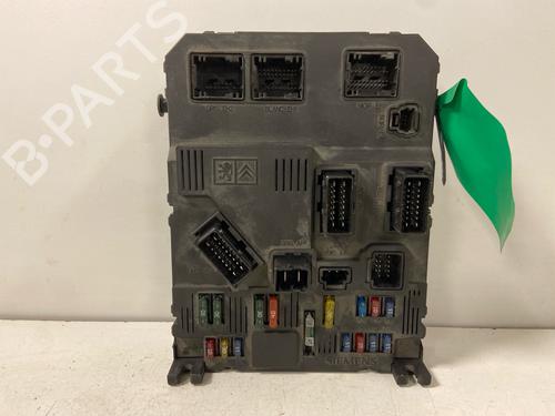 Used Fuse box Fuse box 37255108 37255108