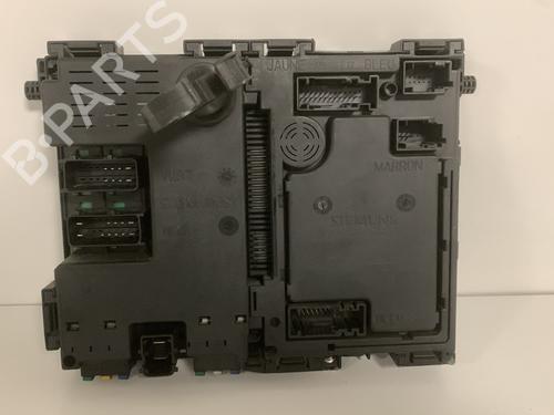 Used Fuse box Fuse box 33592912 33592912