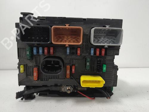 Used Fuse box Fuse box 38941277 38941277