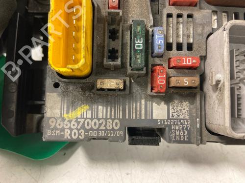 Used Fuse box Fuse box 37229570 37229570