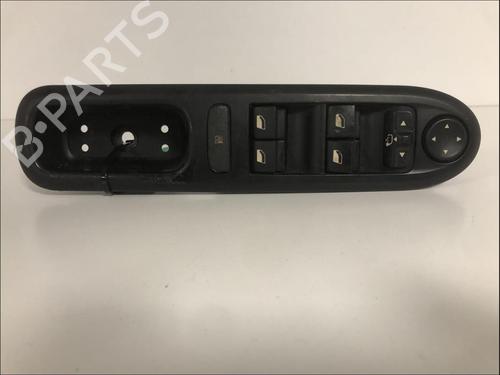 Used Left front window switch Left front window switch PEUGEOT 407 (6D_) 2.0 HDi 135 (6DRHRH, 6DRHRE, 6DRHRG, 6DRHRJ) (136 hp) 33583737 33583737