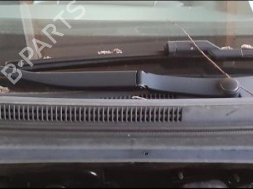 Grelha curcuvan Grelha curcuvan KIA CEE'D Hatchback (ED) 1.6 CRDi 90 (90 hp) 36574812 36574812