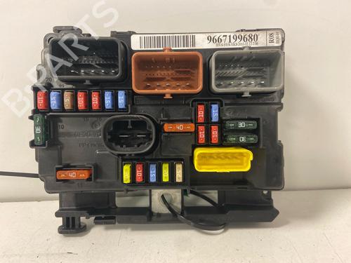 Used Fuse box Fuse box 38309597 38309597