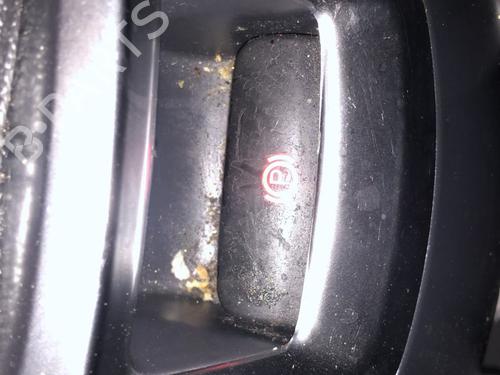 Used Electric handbrake Electric handbrake PEUGEOT 5008 (0U_, 0E_) 1.6 HDi (112 hp) 33599330 33599330
